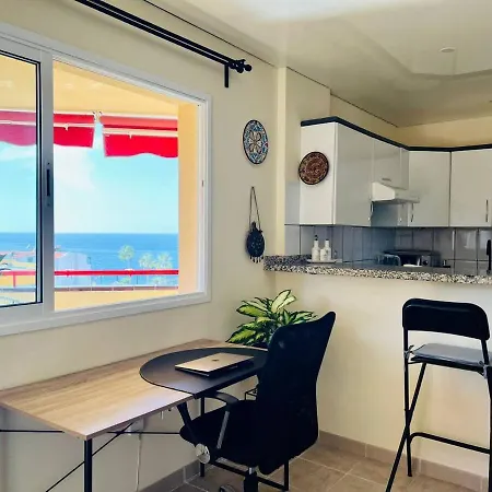 Cozy Beachfront Flat With Pool & Panoramic Sea View Terrace 圣地亚哥港