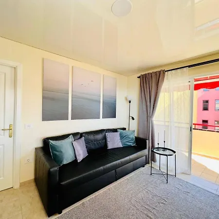 Cozy Beachfront Flat With Pool & Panoramic Sea View Terrace דירה *