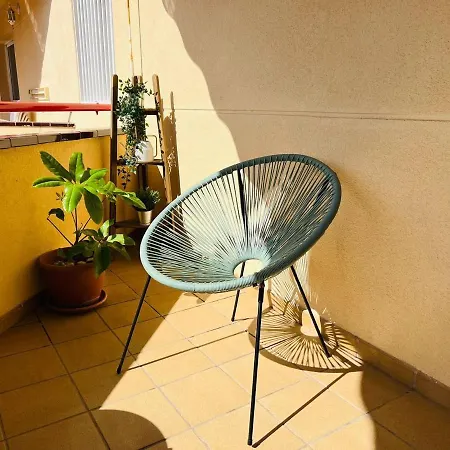 Cozy Beachfront Flat With Pool & Panoramic Sea View Terrace דירה